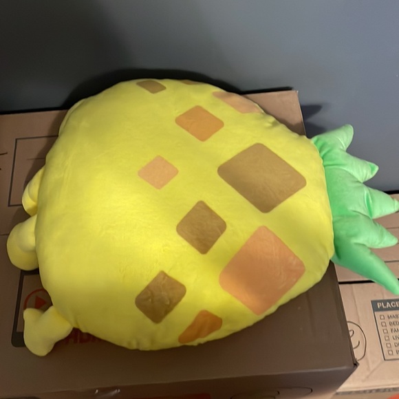 Pineapple Pillow 🍍 - Picture 3 of 4